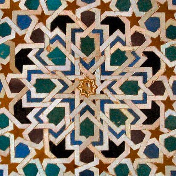 Panel alicatado de la sala Mexuar de La Alhambra, estrella con centro de 8 puntas.