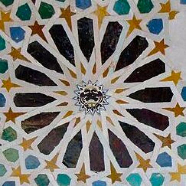 Panel alicatado de la sala Mexuar de La Alhambra, estrella con centro de 16 puntas.